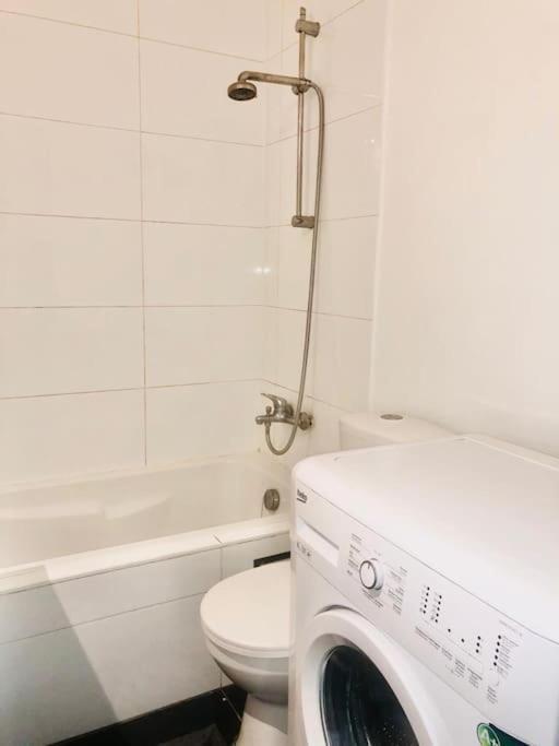 Ixelles: Superbe Appartement, Idealement Situe Брюссель Экстерьер фото